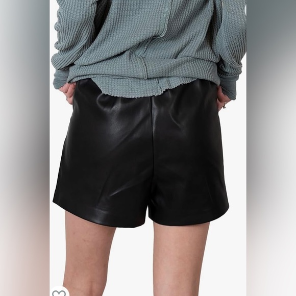 Women's Elastic Waist PU Leather Shorts Size :S - Picture 2 of 6